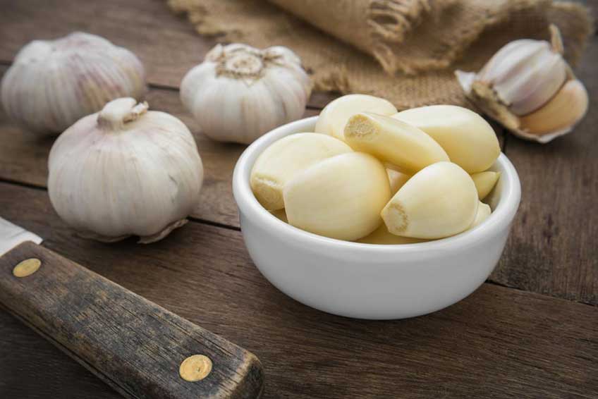 Bulbs and bowl of garlic